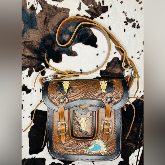 “Longhorn”                    This is a purse that is made from a saddle bag - Picture 4 of 5